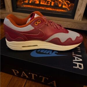Nike Air max Men's Red and Gray Patta Sneakers